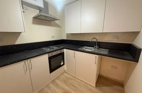 Flat Sutton Lane in Slough