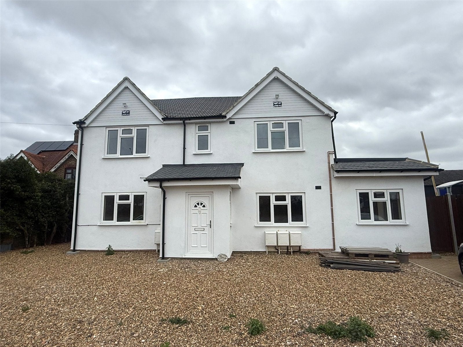 Flat Sutton Lane in Slough