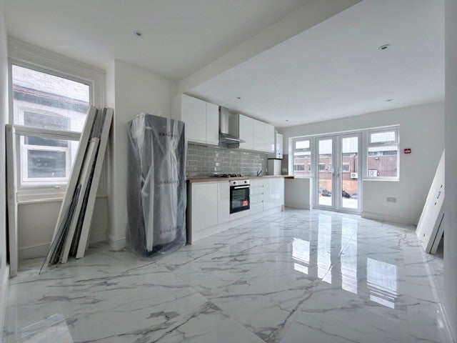 Flat Gambole Road in Greater London