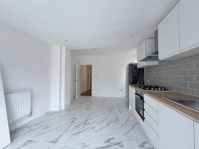 Flat Gambole Road in Greater London