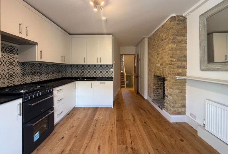 Room Saint Maur Road in Greater London
