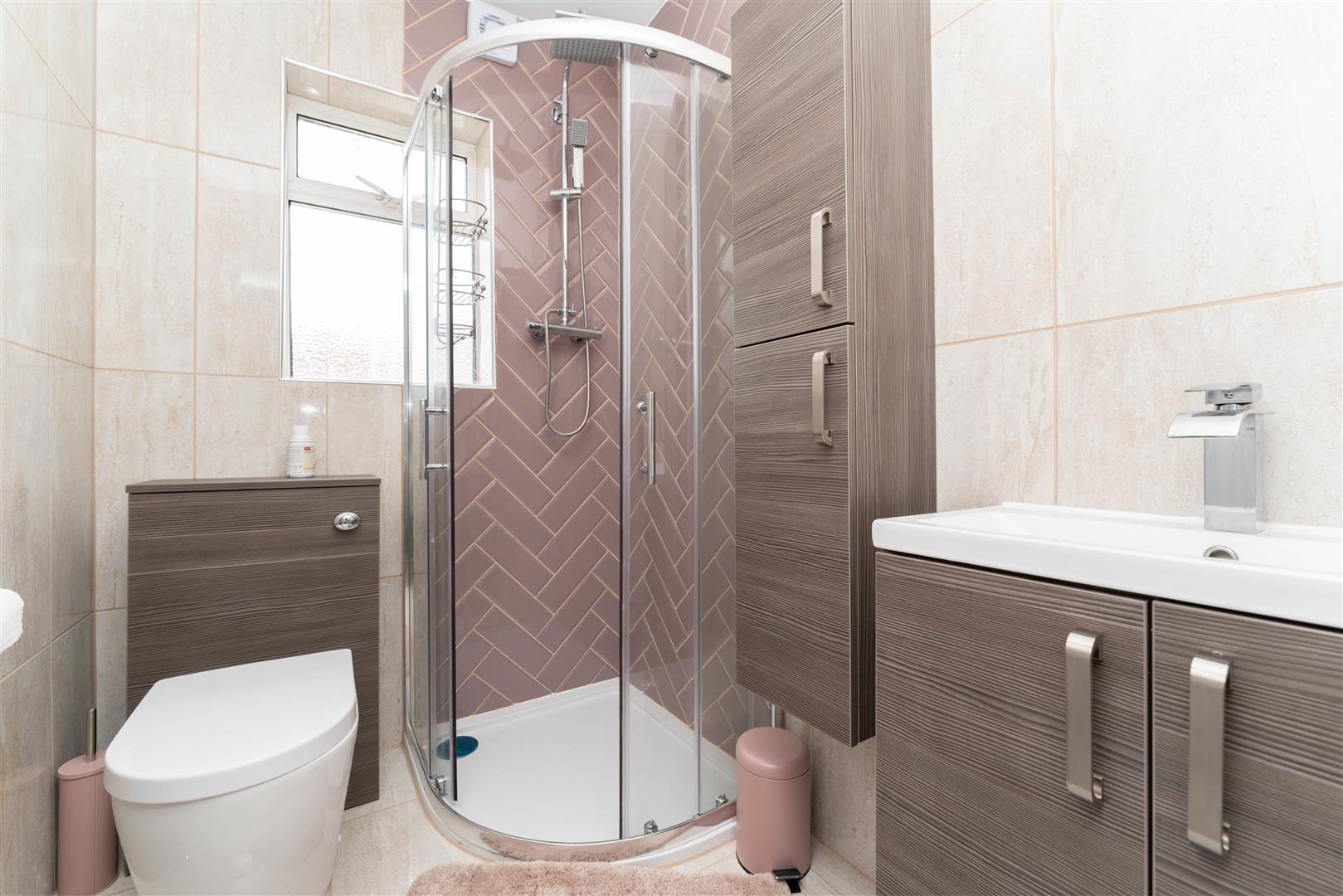 Flat Blakeney Court in Maidenhead