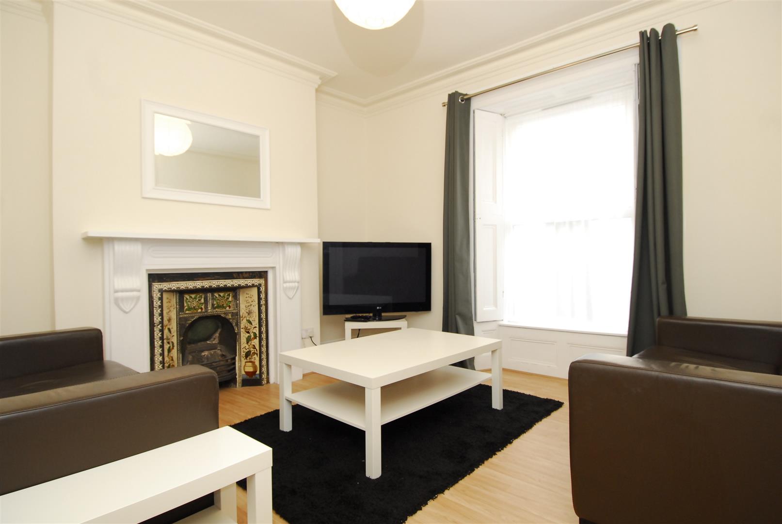 Flat Clifton Place in Plymouth
