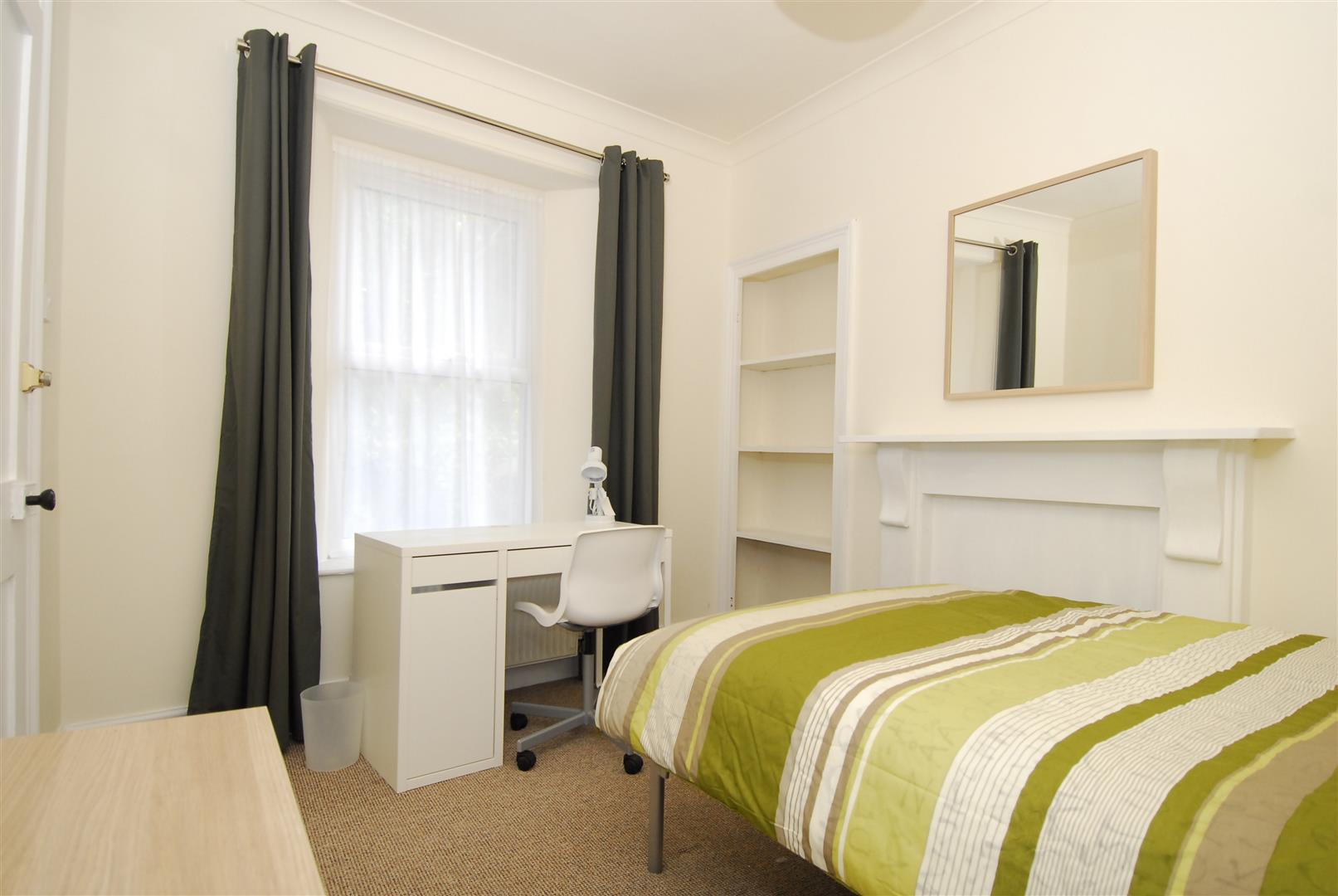 Flat Clifton Place in Plymouth