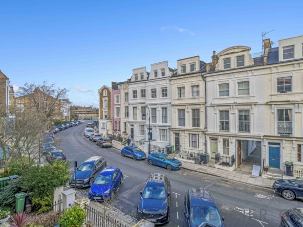 Flat Gloucester Avenue in Greater London