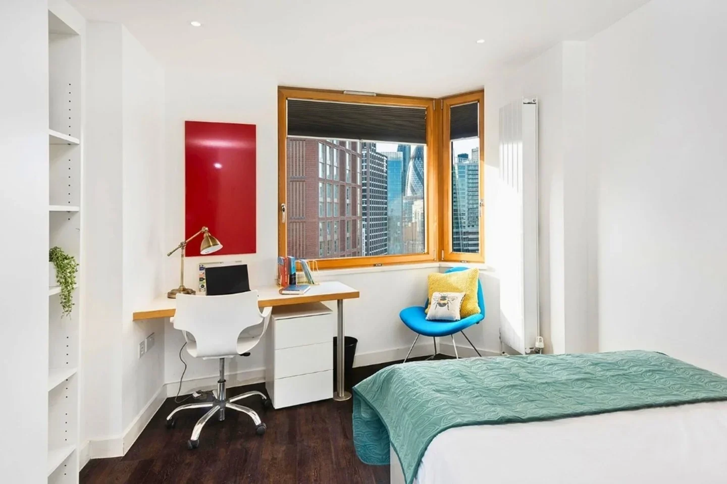 Flat Assam Street in Greater London