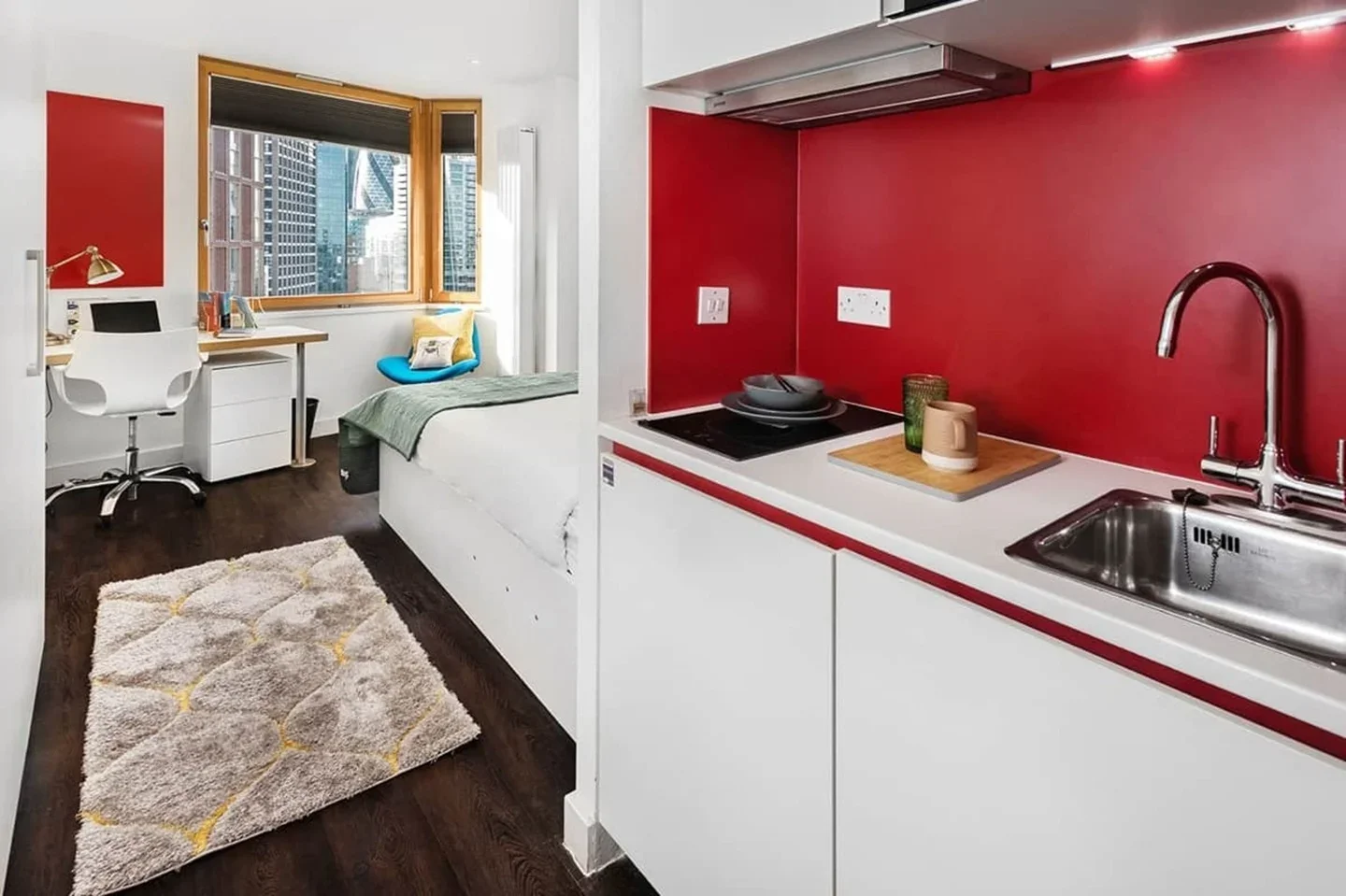 Flat Assam Street in Greater London