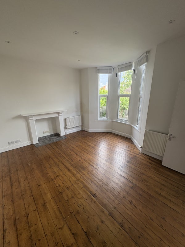 Room Belvoir Road in Bristol
