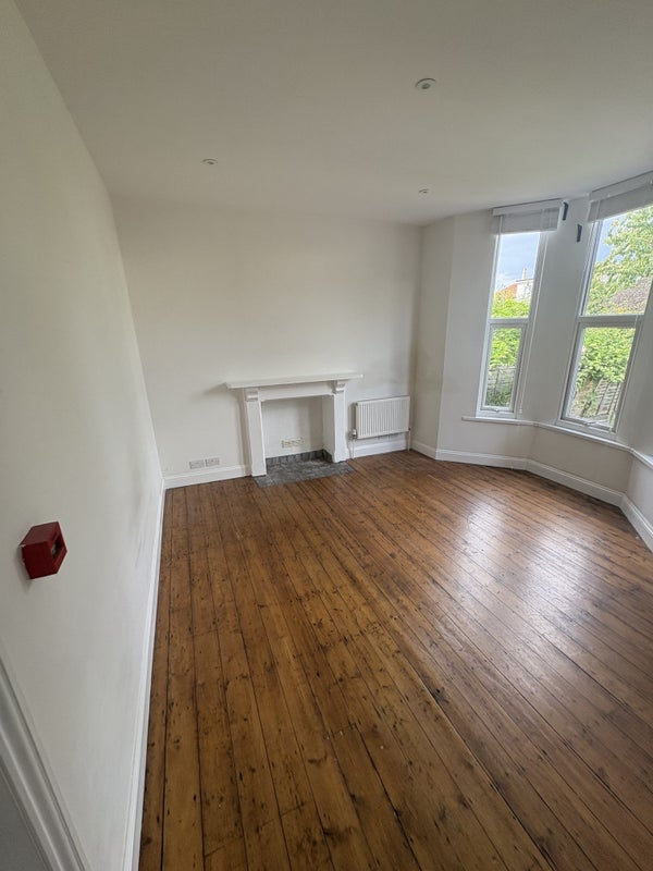 Room Belvoir Road in Bristol