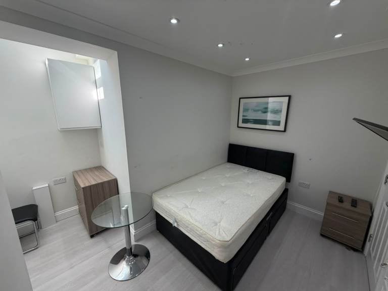 Flat New North Road in Greater London