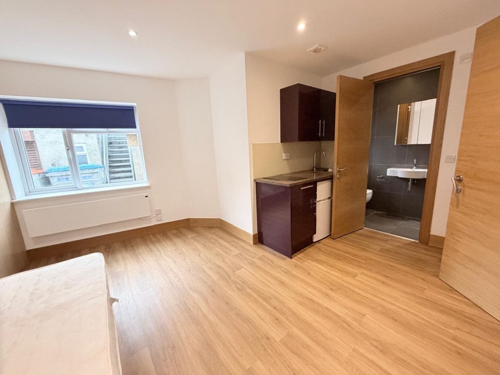 Flat Sunny Place in Greater London