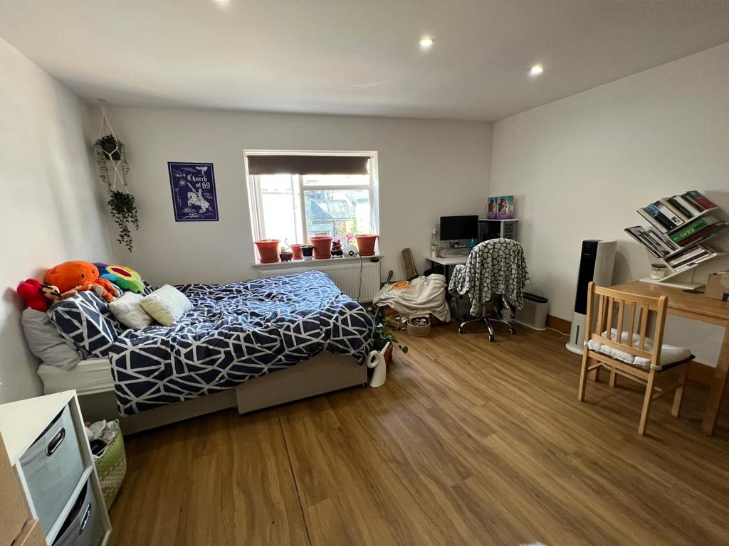Flat Sunny Place in Greater London