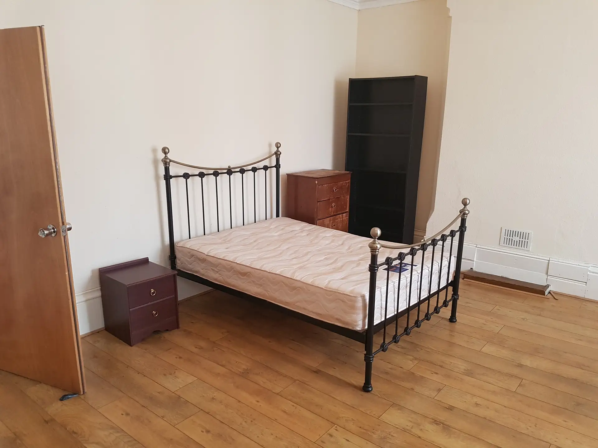 Flat Burford Road in Nottingham