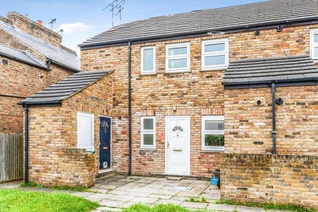 Flat Wyatt Road in Borough of Spelthorne