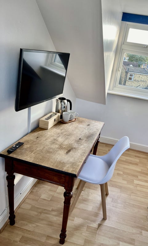 Room Granville Road in Greater London