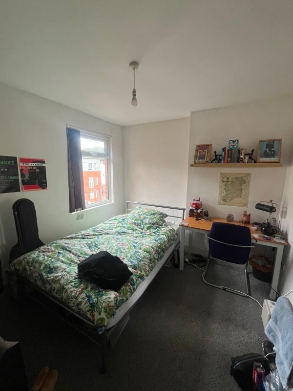 Room Metchley Lane in Birmingham