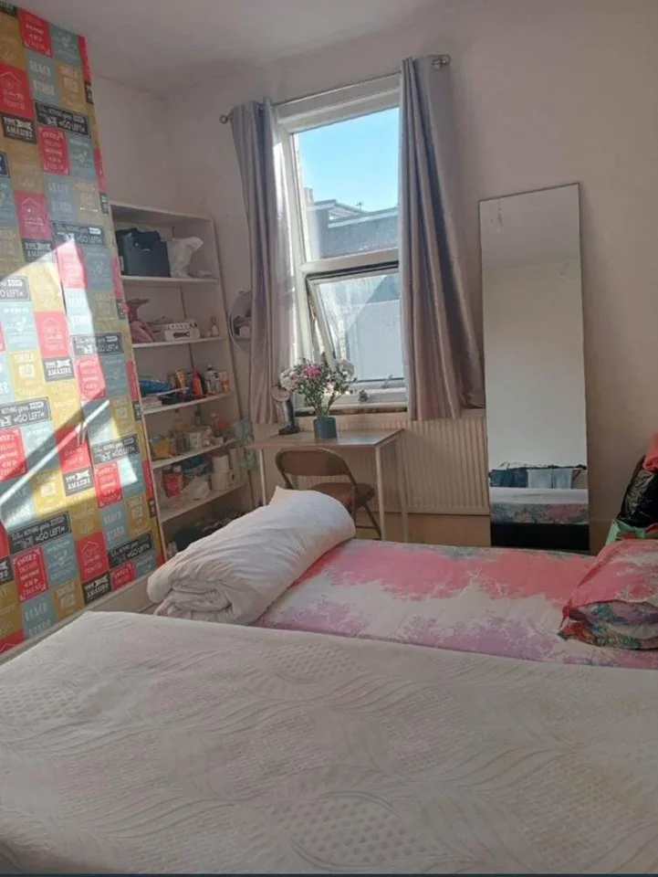 Room Vicarage Lane in Greater London