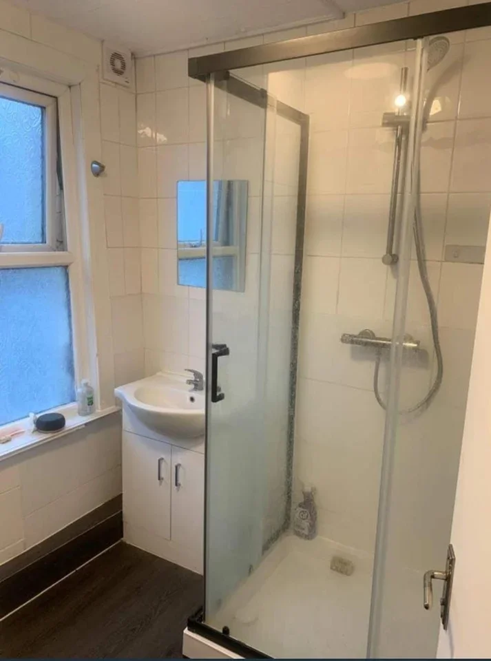 Room Vicarage Lane in Greater London