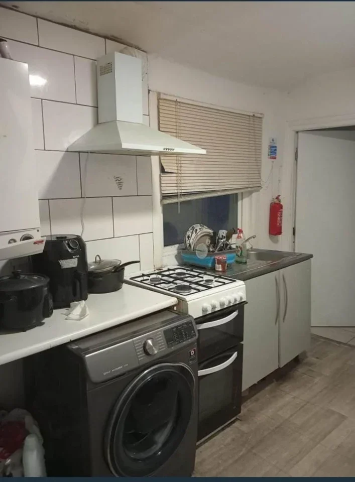Room Vicarage Lane in Greater London