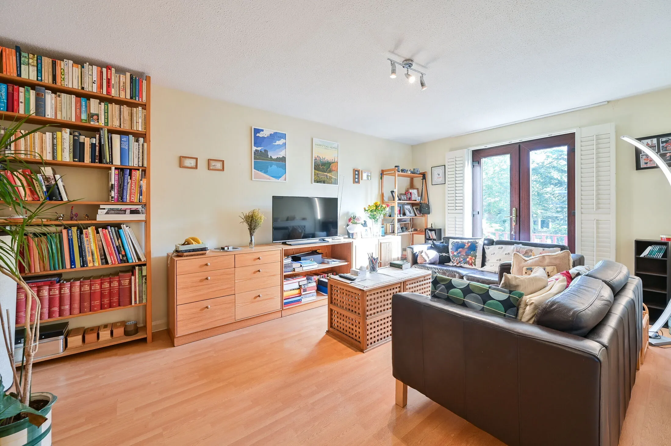 House Salter Road in Greater London