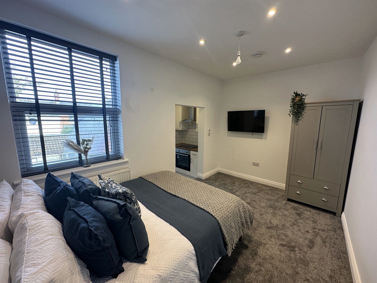 Room Buccleuch Street in Kettering