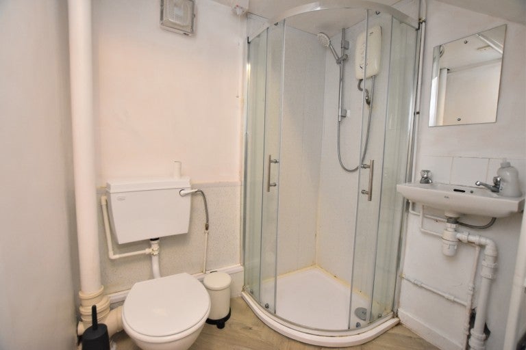 Room Whatley Road in Bristol