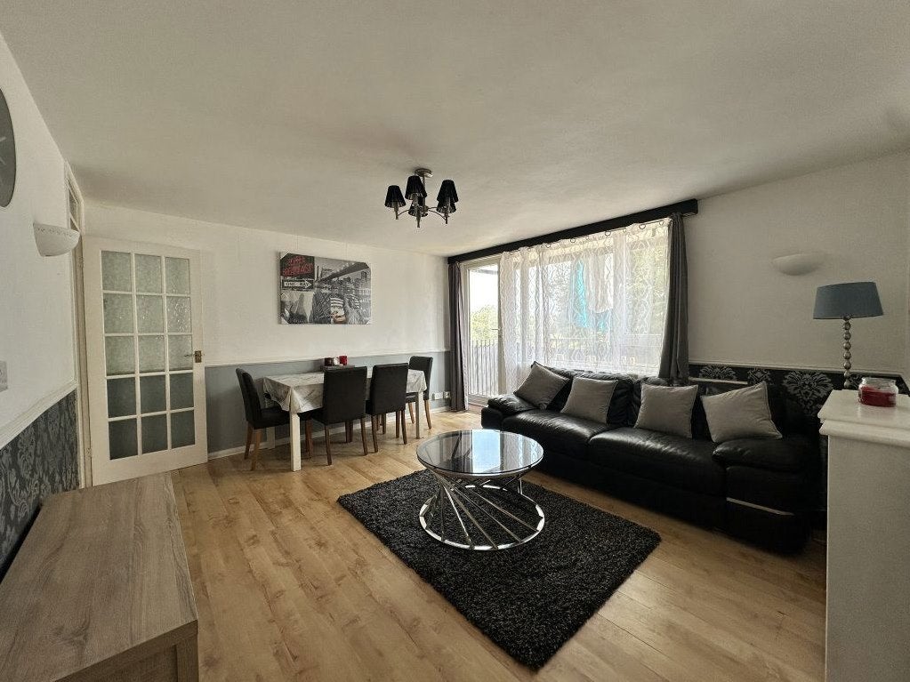 Flat Wood View in Hemel Hempstead