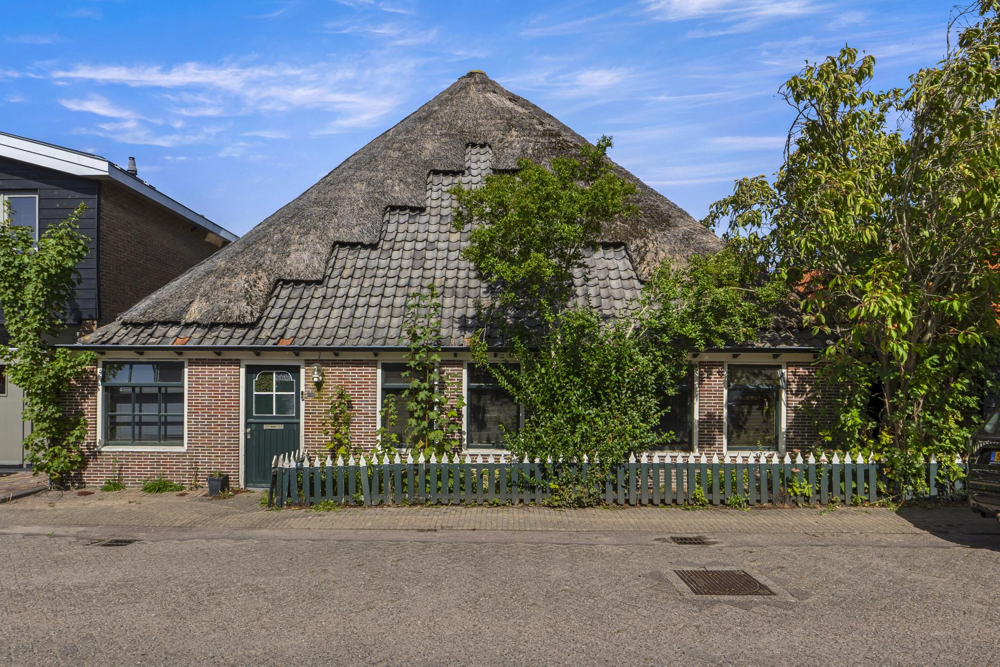 Huis Dorpsstraat 198 in Warmenhuizen
