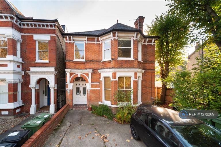 Flat Palace Road in Greater London