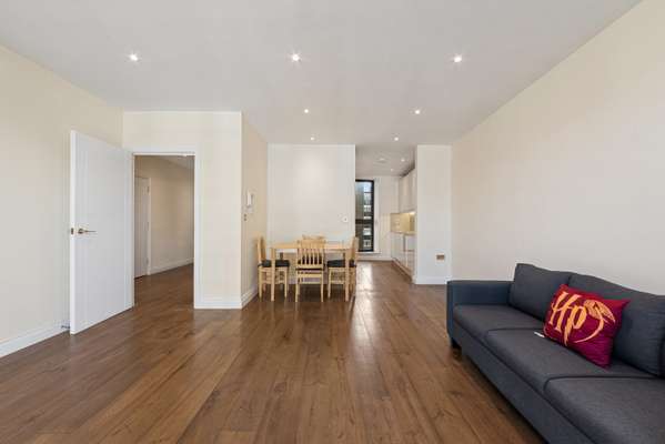 Flat Dod Street in Greater London