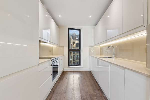 Flat Dod Street in Greater London