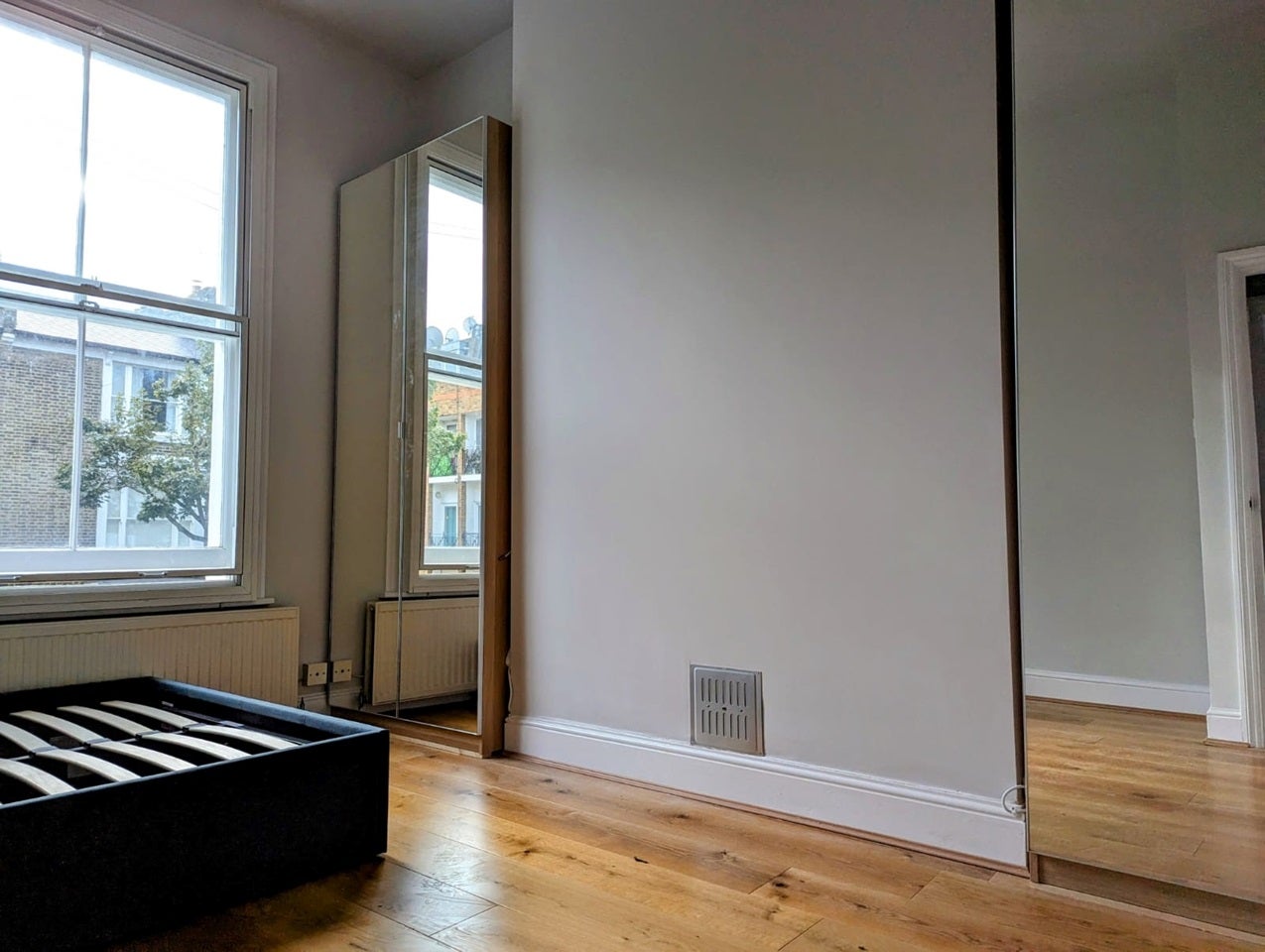 Flat Dunford Road in Greater London