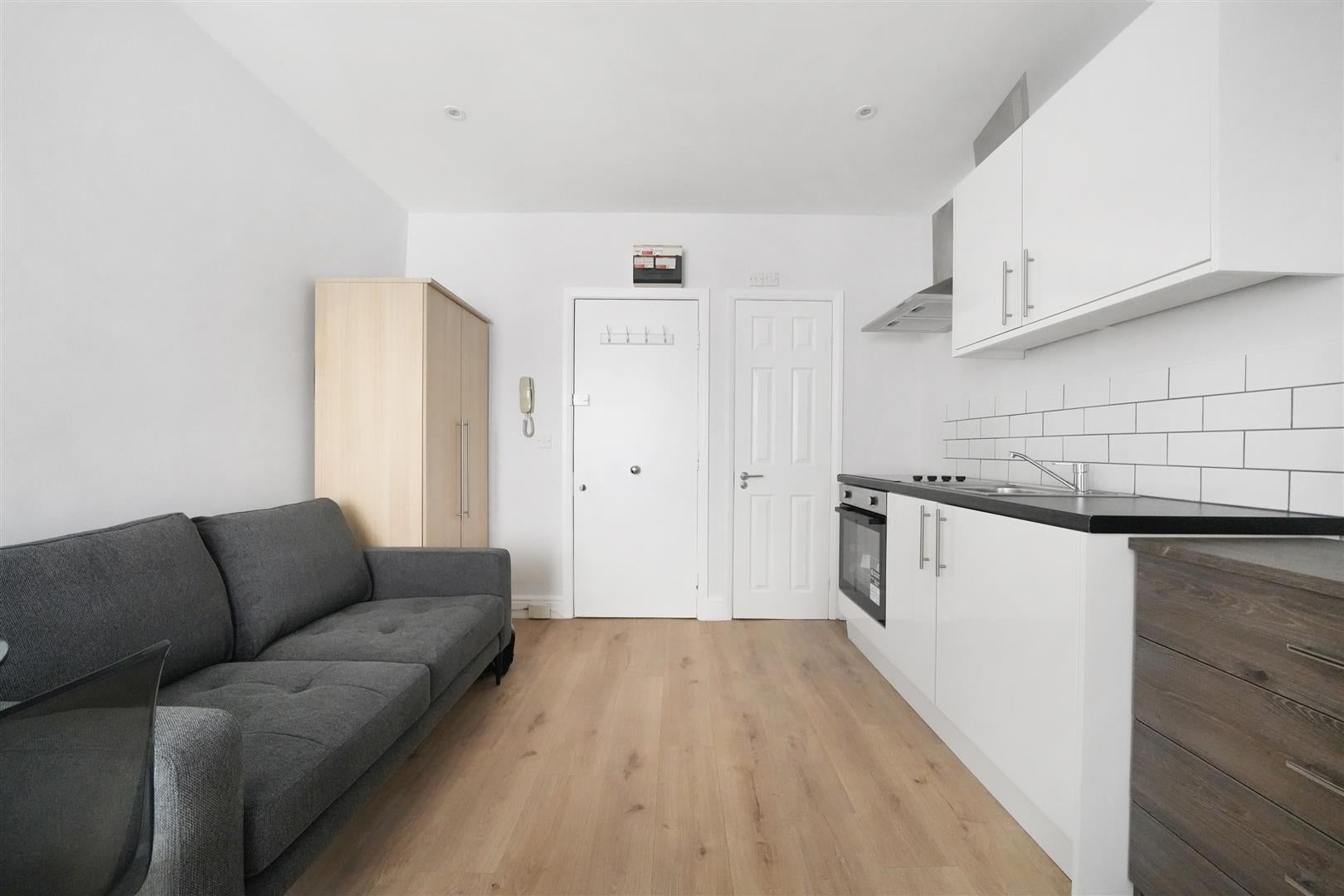 Flat Southwell Gardens in Greater London