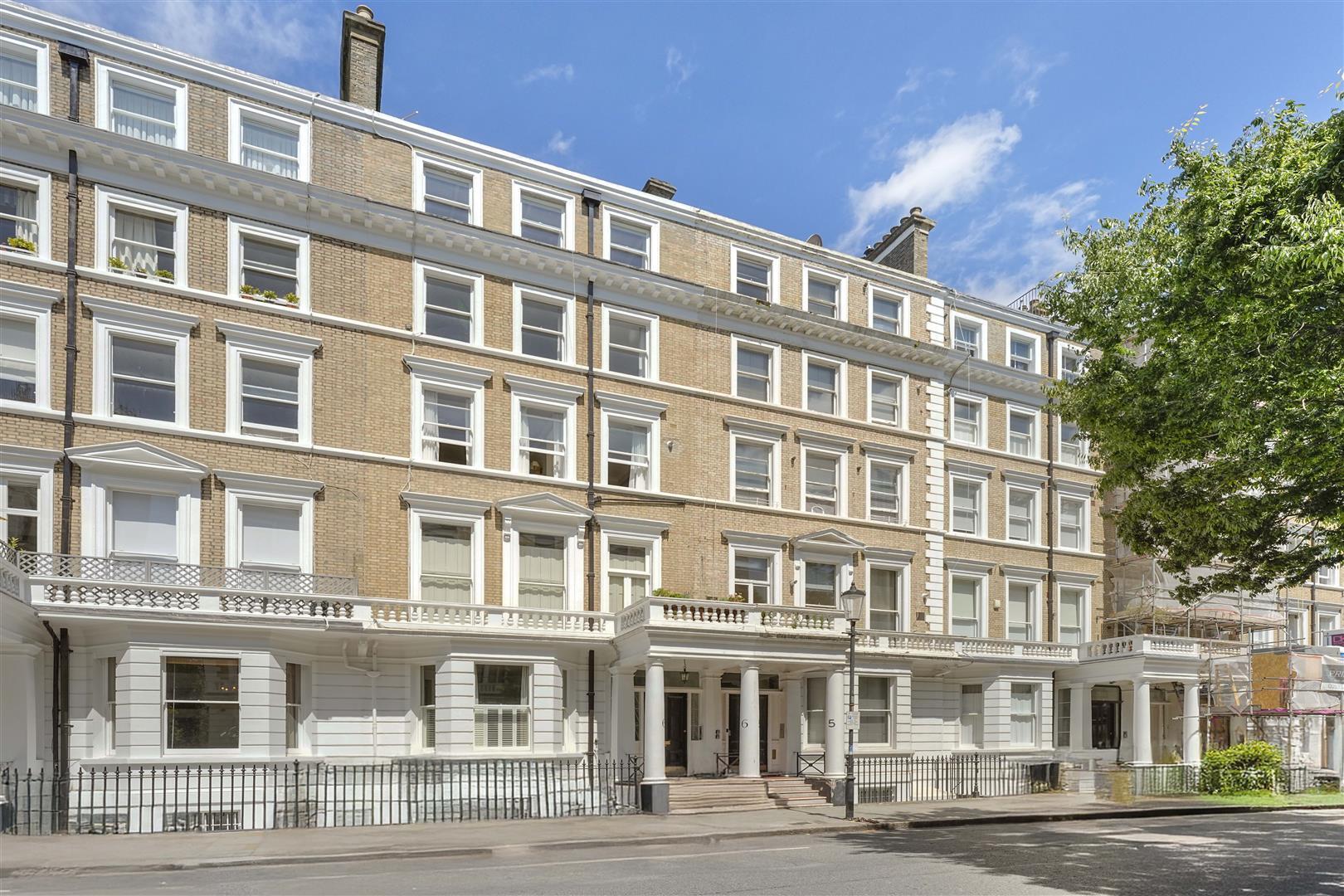 Flat Southwell Gardens in Greater London
