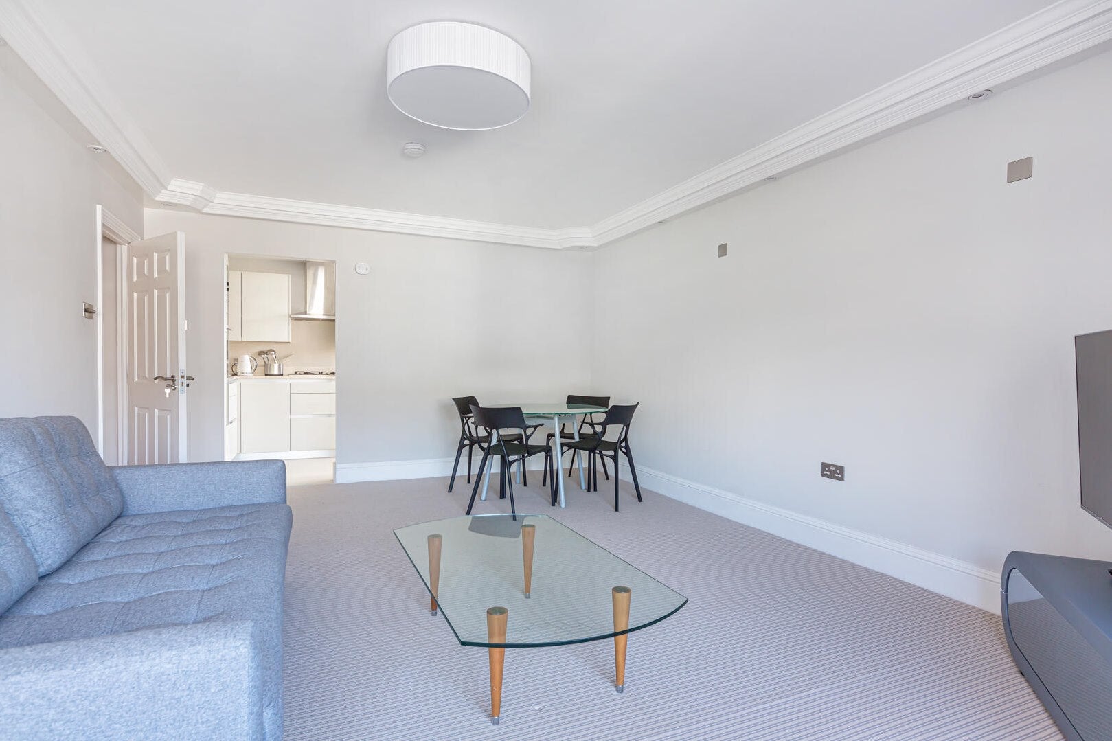House Ladbroke Road in Greater London