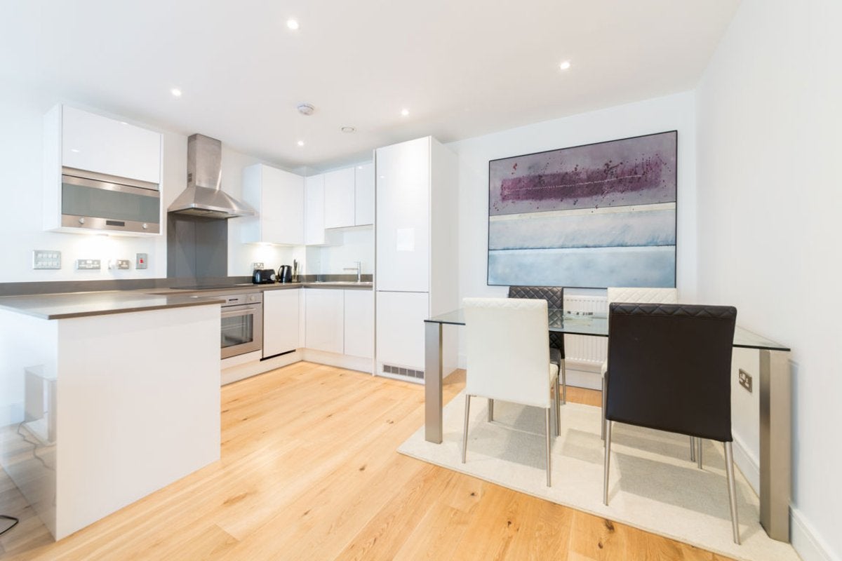 Flat Hoy Street in Greater London
