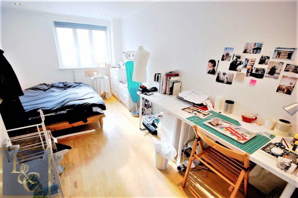 Flat Coopers Lane in London