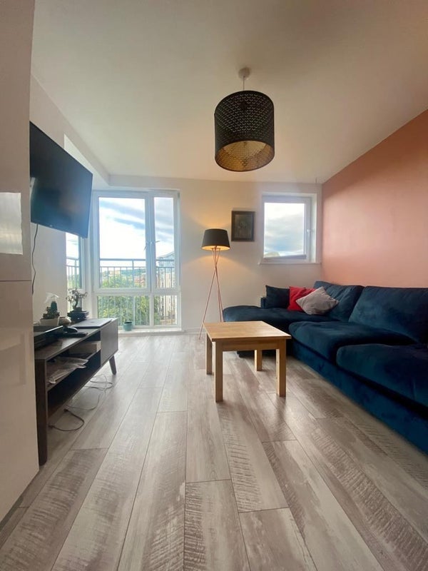 Flat Lochend Park View in City of Edinburgh