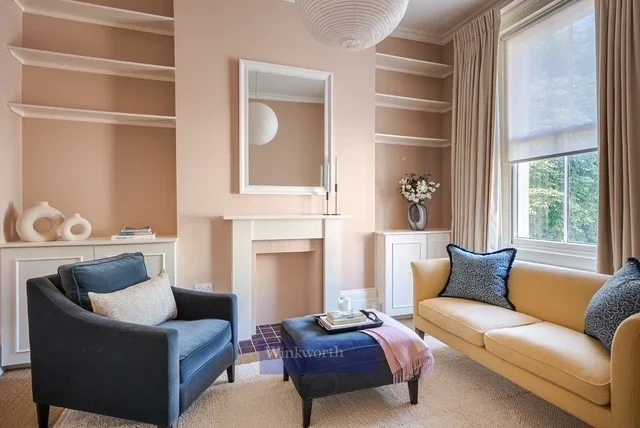 Flat Albert Square in Greater London