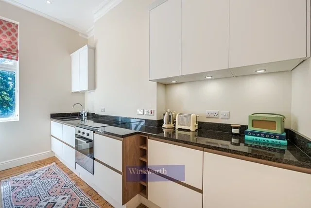 Flat Albert Square in Greater London