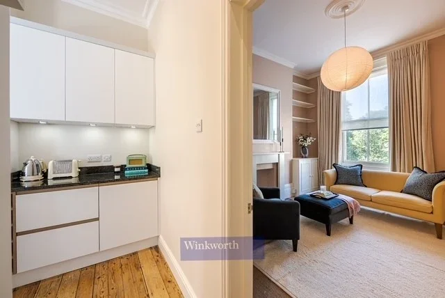 Flat Albert Square in Greater London