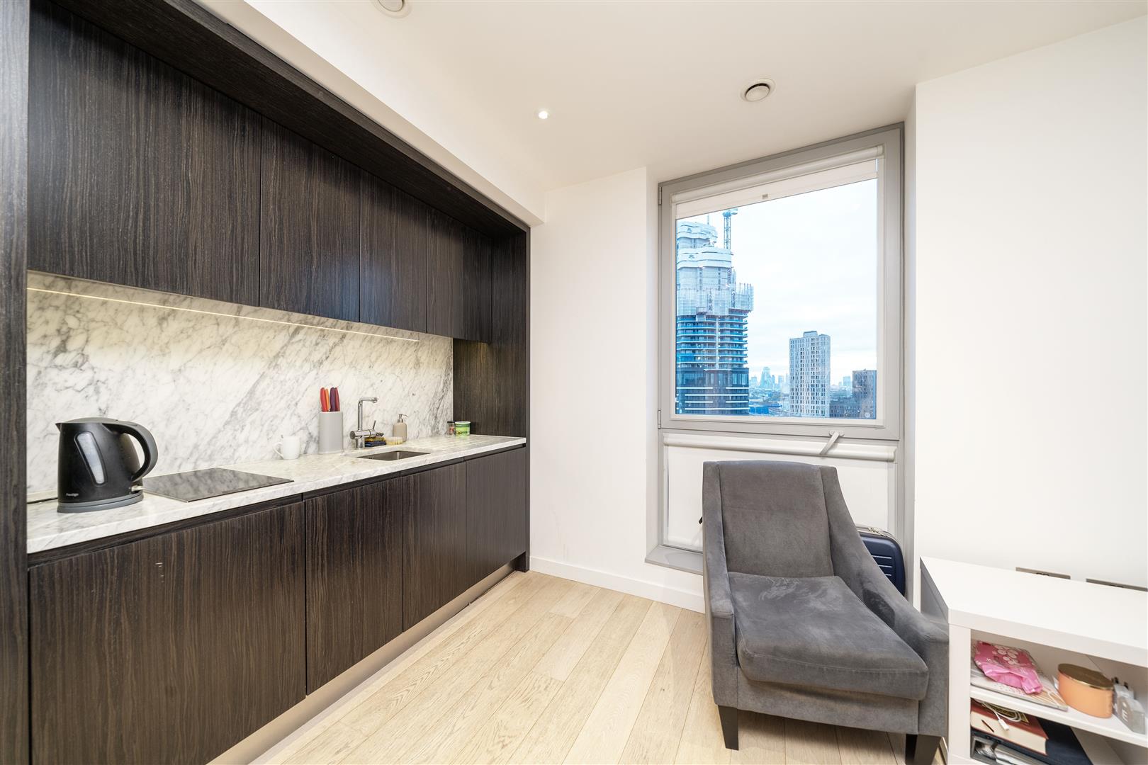 Flat Biscayne Avenue in Greater London