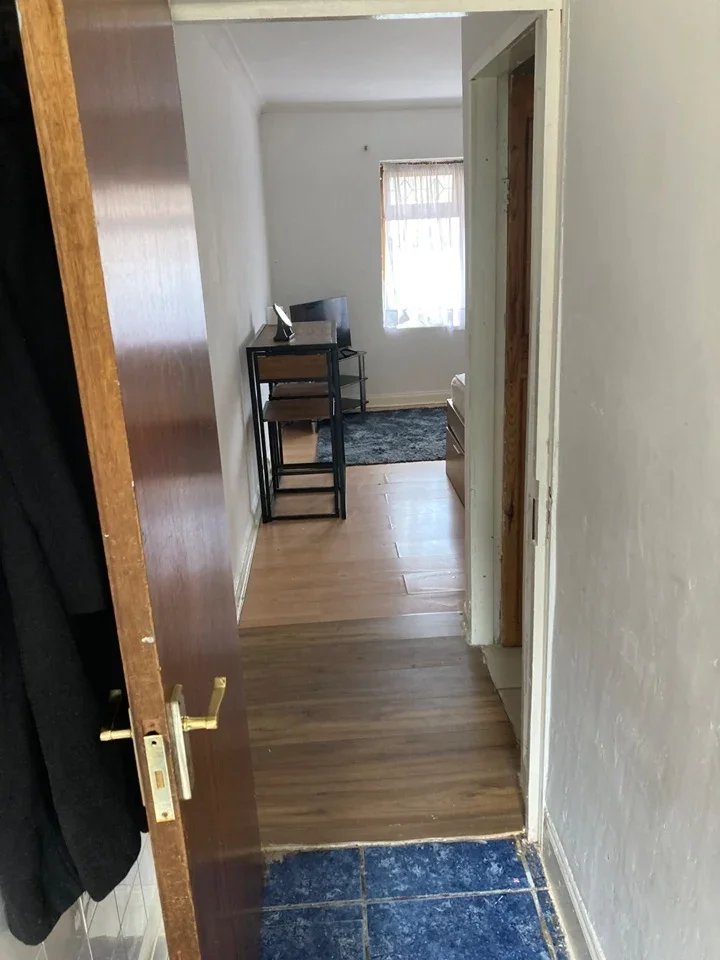 Room Ward Avenue in Grays