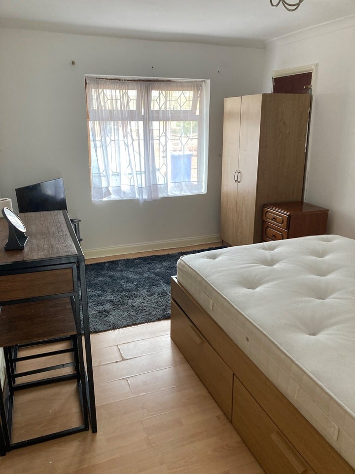 Room Ward Avenue in Grays