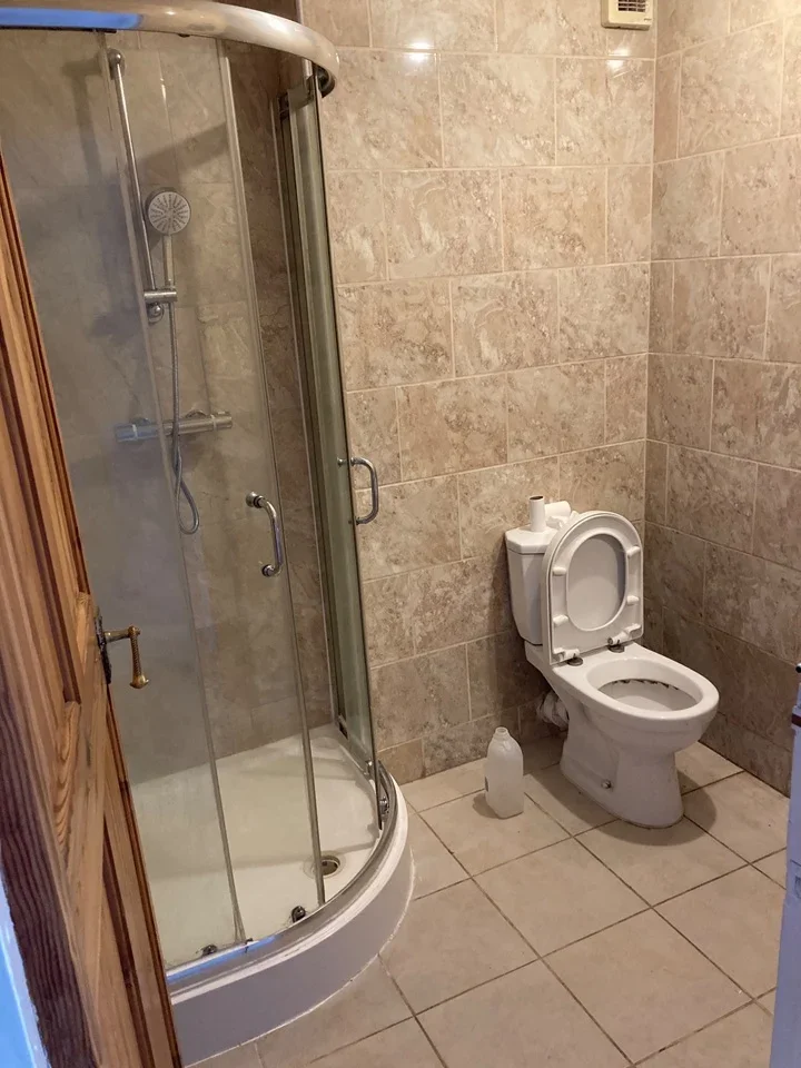 Room Ward Avenue in Grays