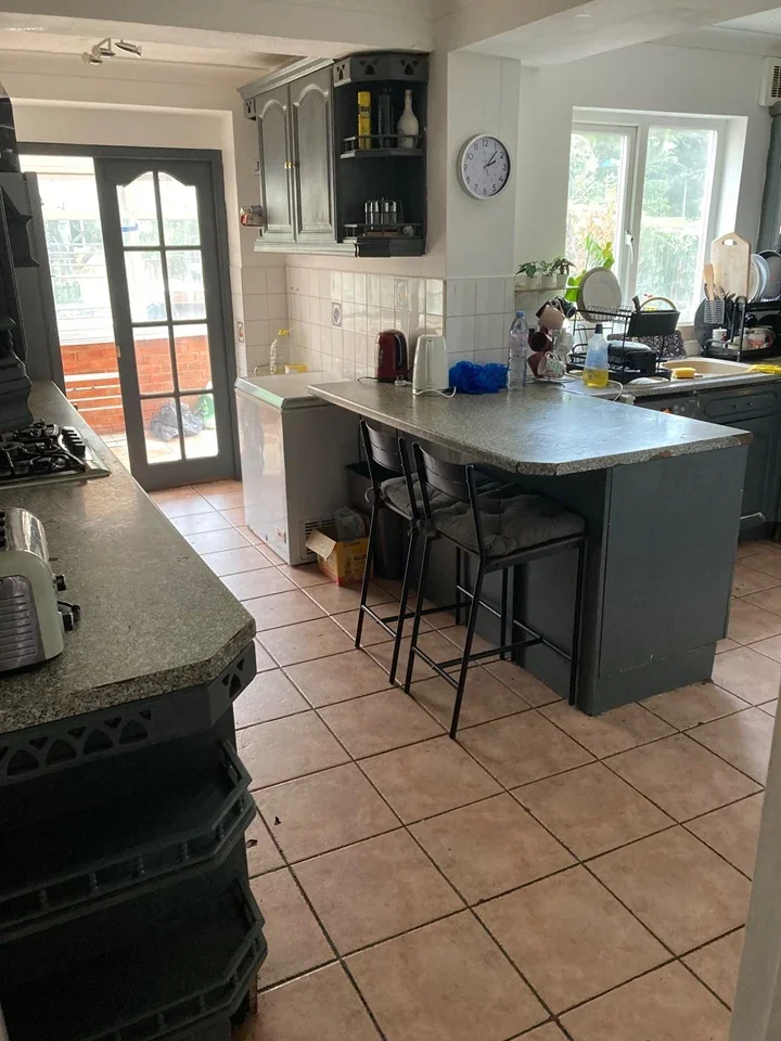 Room Ward Avenue in Grays