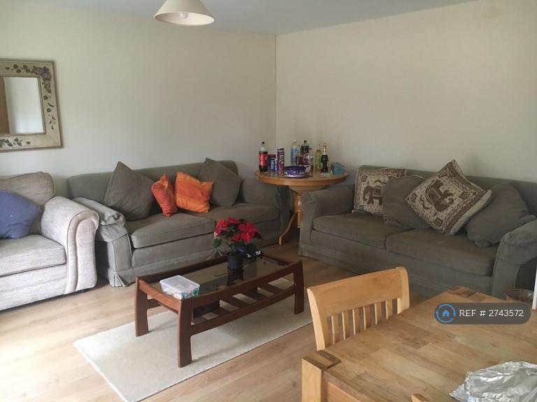 Room Ashwood Avenue in Greater London