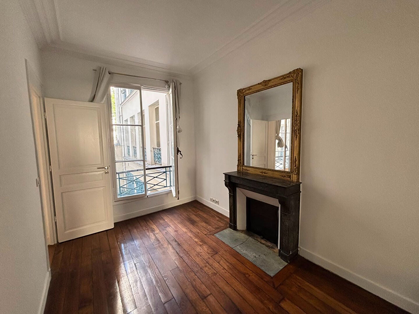 Appartement Rue des Saints-Pères à Paris