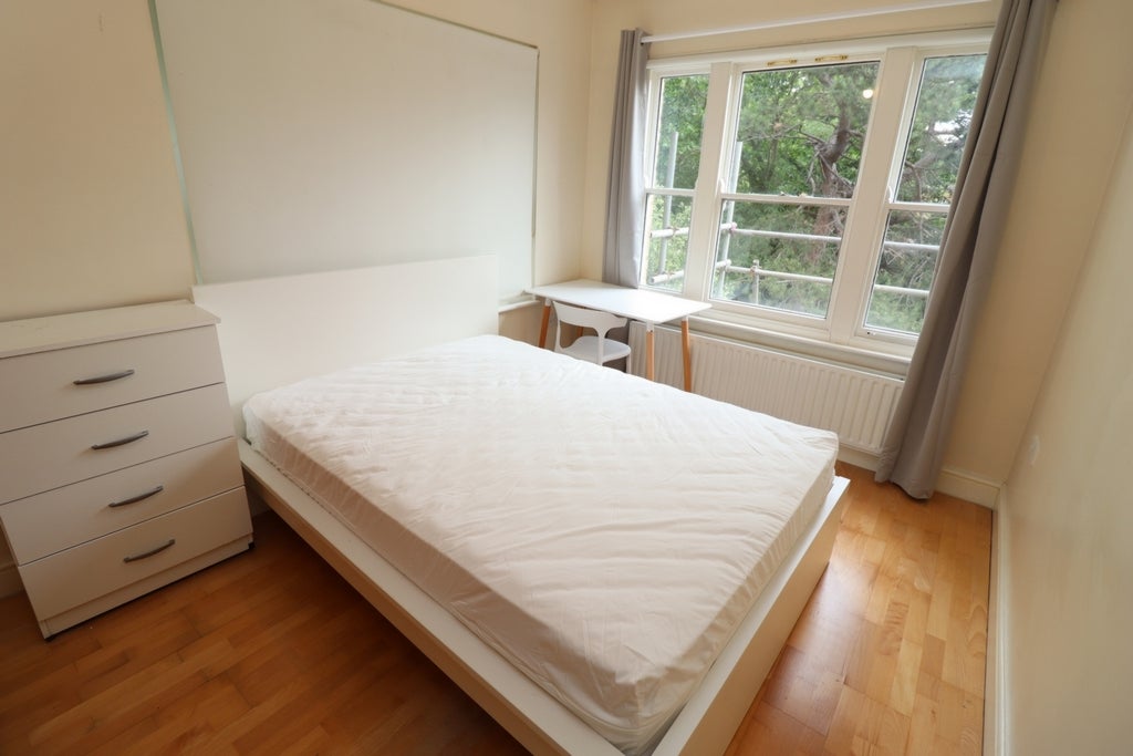 Room Globe Road in Greater London