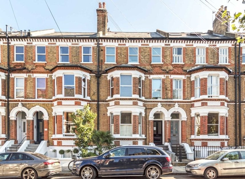 Flat Schubert Road in Greater London